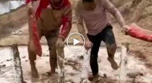 Try to resist: a fun mud race