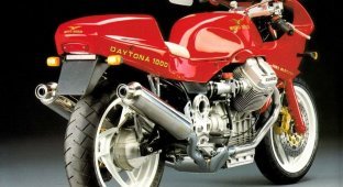 30-year-old motorcycle Moto Guzzi in factory packaging put up for auction (20 photos)