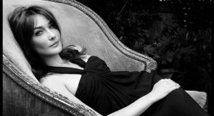 Carla Bruni celebrates her 55th birthday: how the singer, model and actress lives now (14 photos)