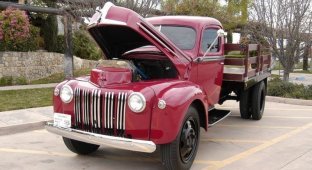 Ford 1 1/2 Ton 1947: 1.5 ton post-war pickup (9 photos)