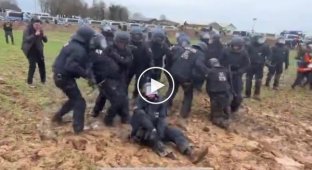 German police tried to disperse another protest near the village of Lutzerat
