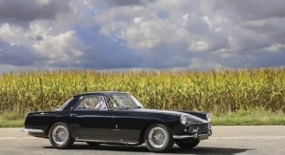Анджелина Джоли выставит на продажу свой Ferrari 1958 года выпуска (3 фото)