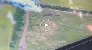 Ukrainian 155-mm artillery complex M109 "Paladin" strikes at the Russian MLRS TOS-1A in Zaporozhye