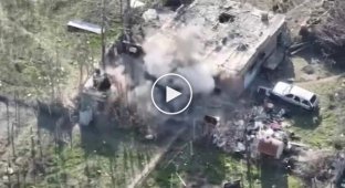 MTR warriors using Wild Hornets drones destroy a Russian warehouse