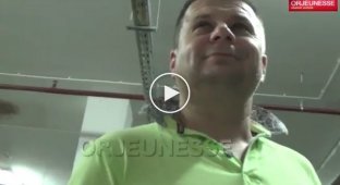 В Харькове пьяный экс-чиновник устроил полиции цирк с раздеванием
