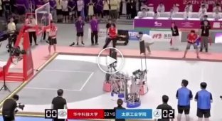 In China, the world's first basketball tournament among robots was held