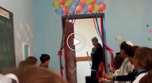 Cuteness of the day: in Azerbaijan, schoolchildren congratulated the cleaning lady on her birthday