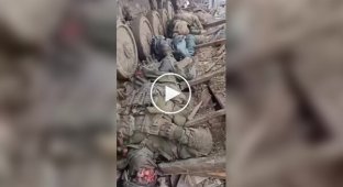 A group of Russian soldiers ambushed during street fighting in Avdeevka