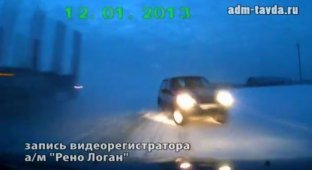 Лобовая авария Chevrolet Niva и Renault Logan (3 фото + видео)