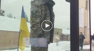 The monument to the hero Matsievsky, shot by the occupiers after the words “Glory to Ukraine,” was opened in Kyiv