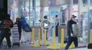 A robber on a horse was spotted in Los Angeles