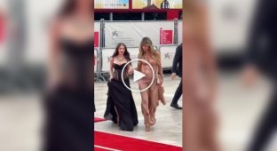 Хайди Клум и ее дочь Ленни приехали на открытие Венецианского кинофестиваля