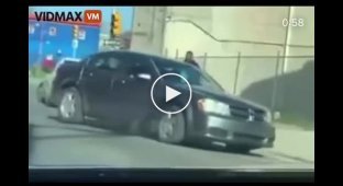 Она не могла договориться со своим парнем, поэтому только кардинальные действия