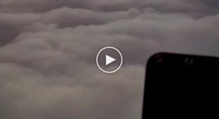 Вражаюче українське небо на відео від пілота 831 бригади тактичної авіації
