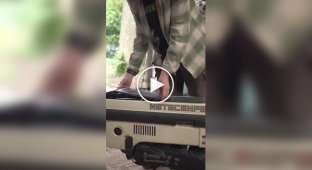 Миниатюрный мопед из восьмидесятых