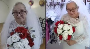 77-річна жінка вийшла заміж за саму себе і одягла весільну сукню своєї мрії (3 фото)