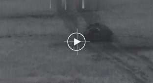Вражеская МТЛБ-камикадзе, напичканная взрывчаткой, подрывается на мине вблизи Марьинки