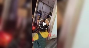 Пограбування поштової вантажівки в США