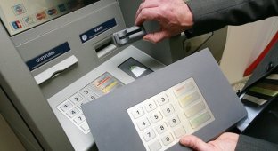 Как обезопасить себя от кражи денег с банковской карточки (8 фото)