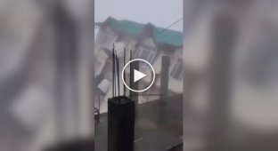 A five-story residential building collapses in India as a result of a landslide