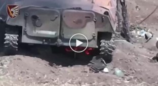 Трупи окупантів валяються у розбитої техніки ворога на Донеччині