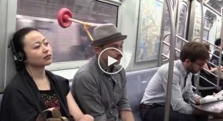 Незаменимое устройство для тех, кто любит вздремнуть в метро