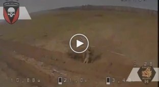 An occupier tries in vain to destroy a Ukrainian UAV with an anti-drone stone