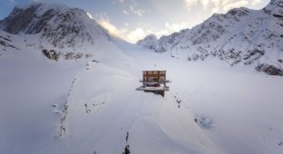Отель для любителей уединения на Аляске (9 фото)