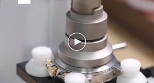 Залипательное видео о том, как собирают и разбирают часы Rolex