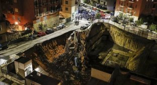 Громадный провал в центре Рима поглотил целую улицу (6 фото + 1 видео)