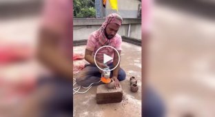 Как в Индии создают эктару — древний однострунный инструмент из кокоса