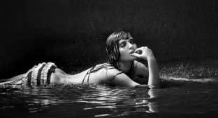 Две самые прекрасные вещи на свете — голые девушки и вода (16 фото)