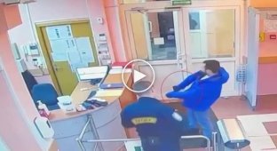 В московскую школу пришел неадекватный мужчина с пистолетом