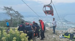 In Turkey, a cable car fell along with its passengers (5 photos + 1 video)
