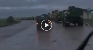 Огромная колонна украинских бронеавтомобилей Oshkosh M-ATV и танкеров ВСУ на одной из дорог на пути к линии фронта