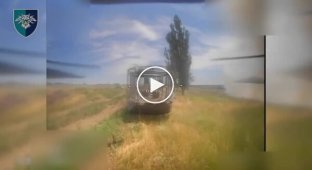 Морские пехотинцы ударом дрона-камикадзе уничтожили российский бронетранспортер