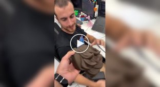 Парень распечатал коллеге парик на 3D-принтере