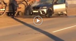 Ассенизатор не проехал мимо и спас горящий BMW