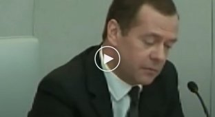 Медведева спросили про Навального в Госдуме