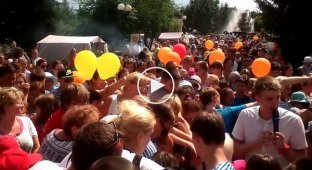 Как россияне потеряли головы из-за раздачи бесплатного доброго мороженого