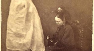 A selection of creepy spiritual photographs from the past (16 photos)