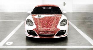 В Porsche представили Cayman S с 2-мя миллионами фото друзей из Facebook (9 фото)