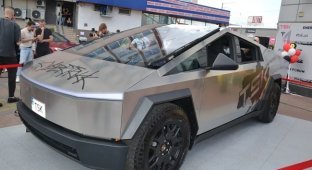 В Україні представили електропікап Tesla Cybertruck (4 фото)