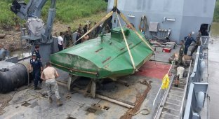 Narco-submarine: An electric submarine capable of transporting 400 kg of drugs was discovered in Colombia (5 photos + 1 video)