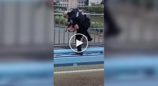 In the US, a police officer beat up an activist who was blocking a road in protest against immigration policy