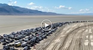 Apocalyptic footage of 60,000 people stuck in traffic at Burning Man