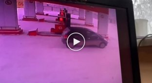 In Yakutsk, a car caught fire at a gas station: the man was miraculously not injured