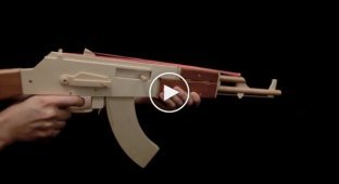 AK-47 своими руками из дерева, который еще даже умеет стрелять