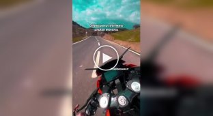 Охладится немного в канаве после неудачной поездки на мотоцикле