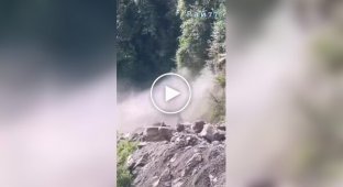 A rockfall almost covered a man